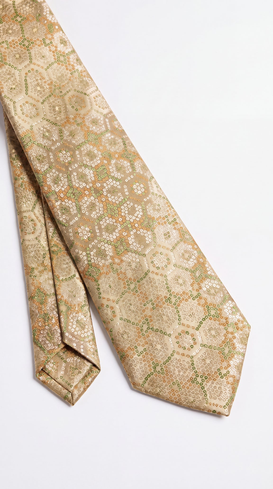 Silk Tie AM201219 - Diagonal Close-Up Detail View