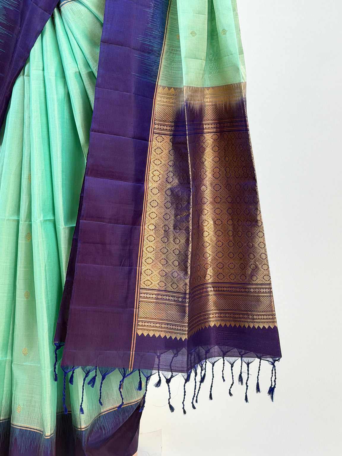 AM201915 - Pallu Image