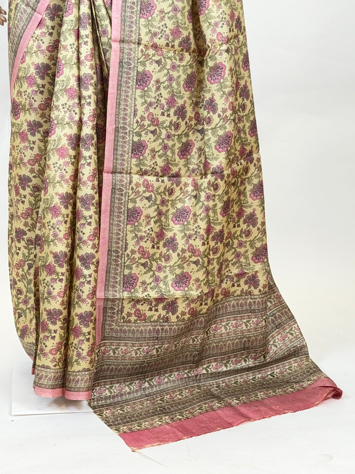 AM204458 - Pallu Image
