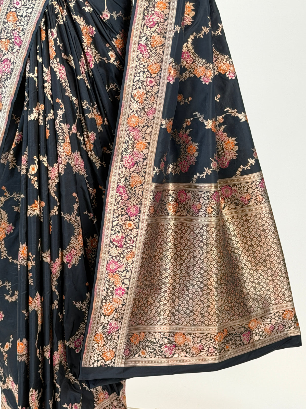 ak212928 - pallu image
