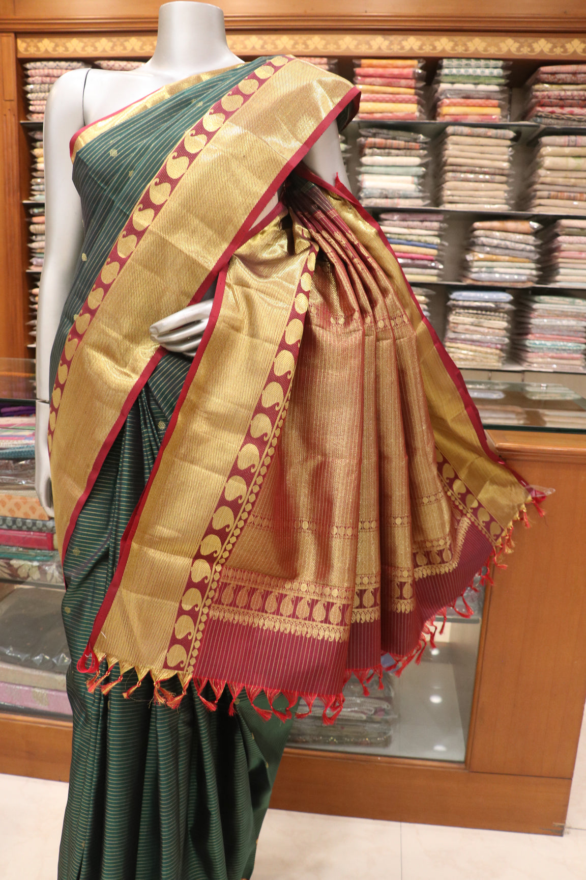 AM200449 - Pallu Image