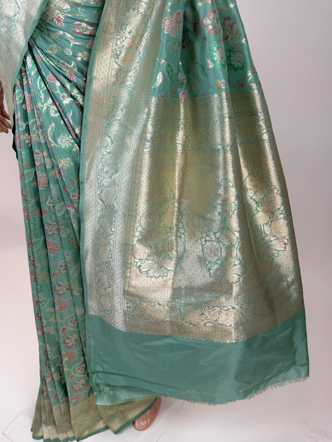 AL206266 - Pallu Image