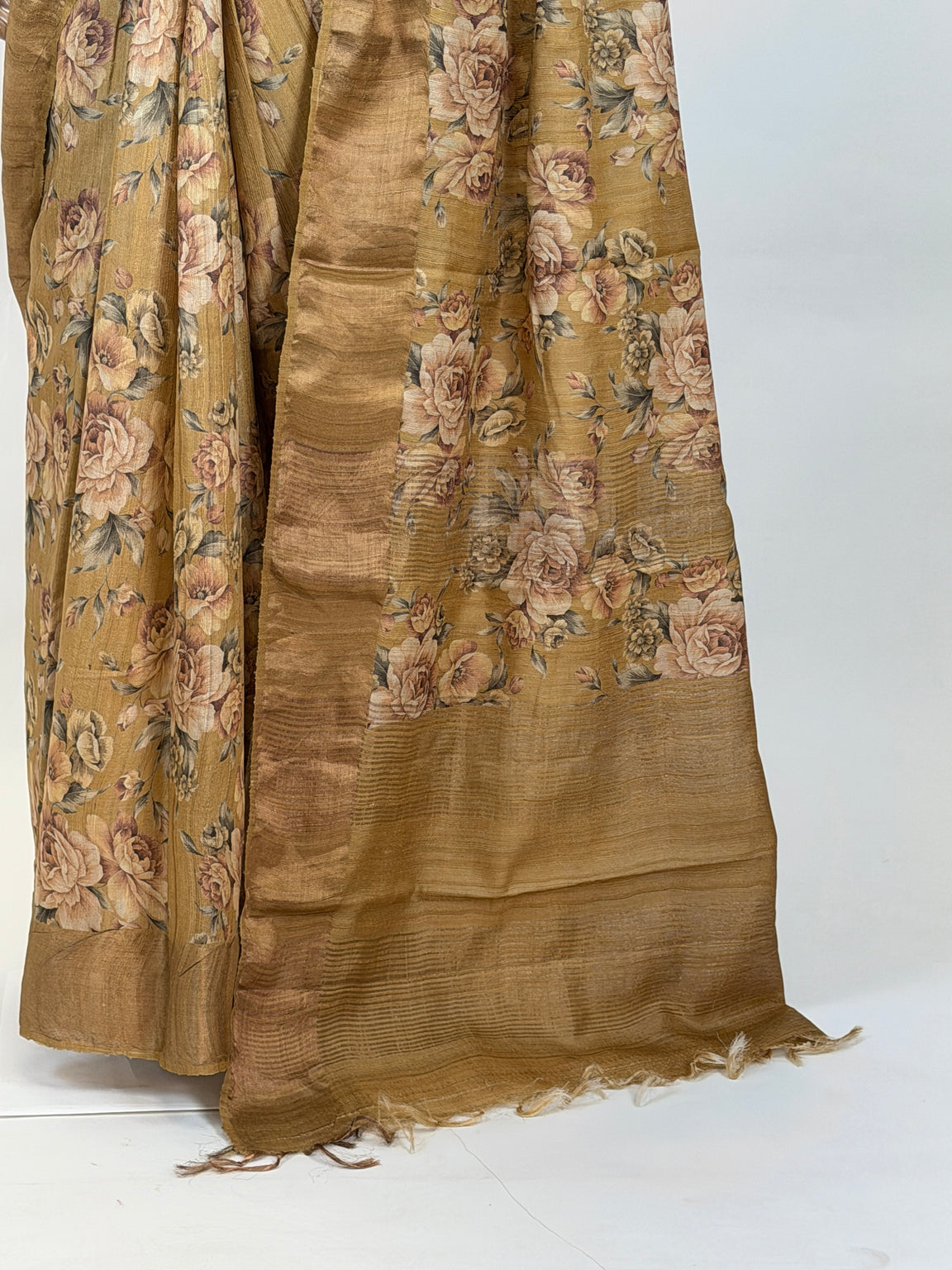 AM204472 - Pallu Image